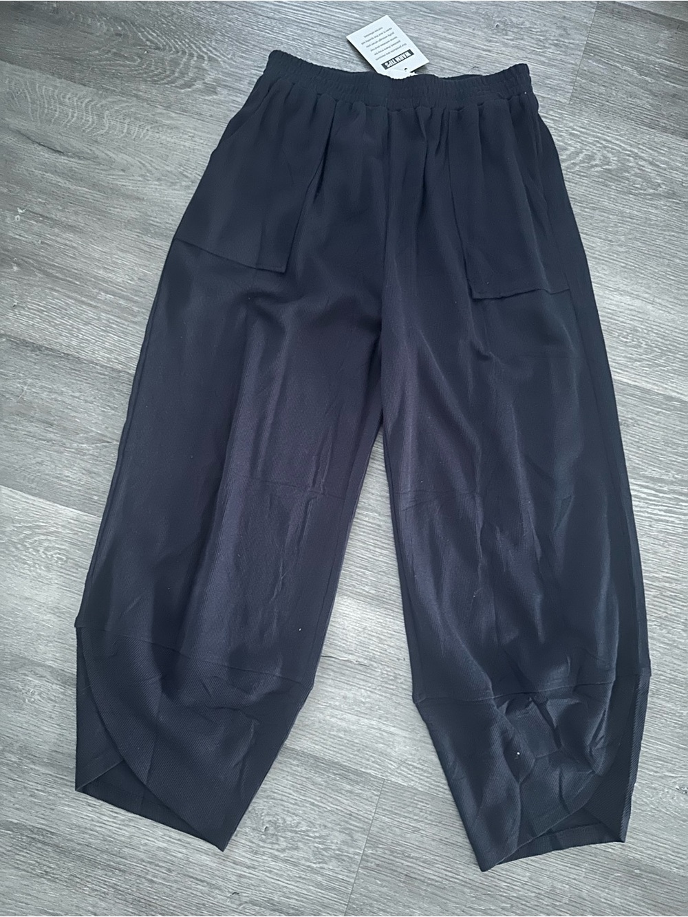 Black Wide-Leg Cropped Pant with Front Pockets